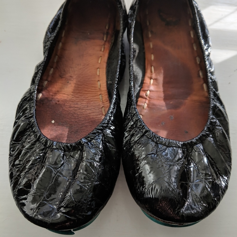 Black patent leather Tieks